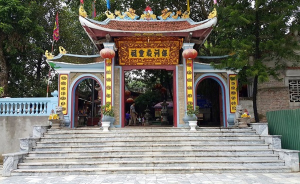 Cổng vào Đền Bảo Hà, Lào Cai