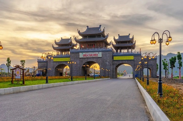 Cổng Tam Quan được nhiều người yêu thích và khám phá