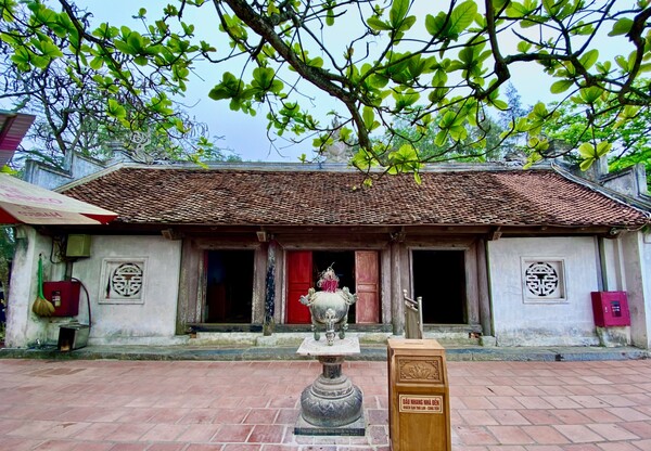 Bái đền Cô Tiên thuộc khu du lịch Sầm Sơn