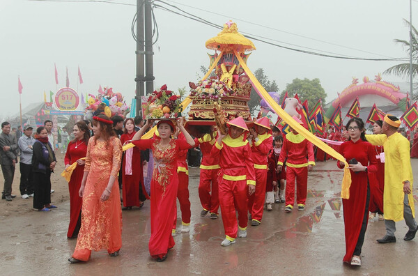 Hoạt động lễ hội hằng năm tại đền Vạn Lộc