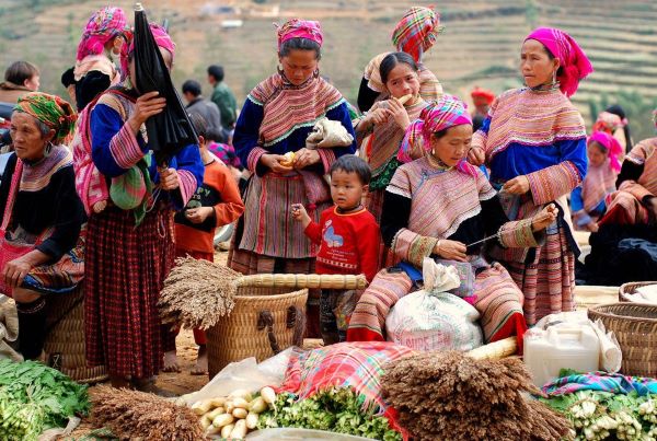 Chợ Lào Lóng Sập - Những địa điểm du lịch Sơn La Mộc Châu được ưa thích hiện nay