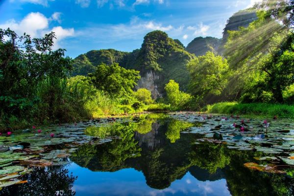 Các khu du lịch ở Ninh bình đáng để kể đến là Thung Nắng