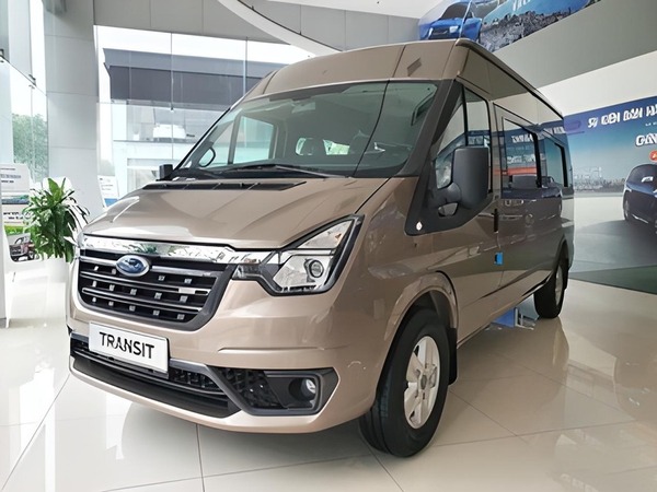 Xe Ford Transit 16 chỗ cũng thu hút nhiều khách hàng lựa chọn