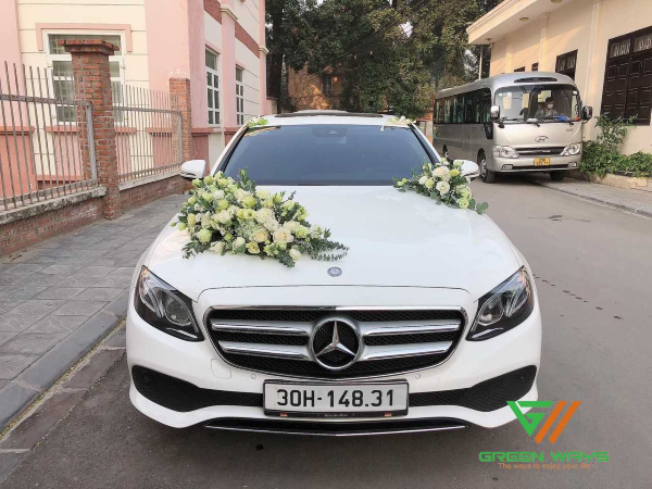 Thuê xe hoa Mercedes E250