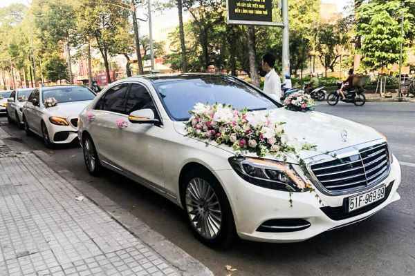 Thuê xe hoa Mercedes S250