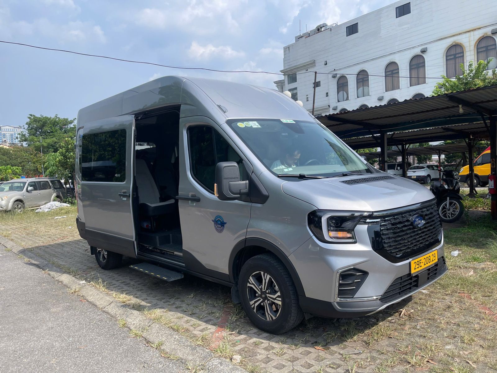 Dịch vụ cho thuê xe 16 chỗ trọn gói